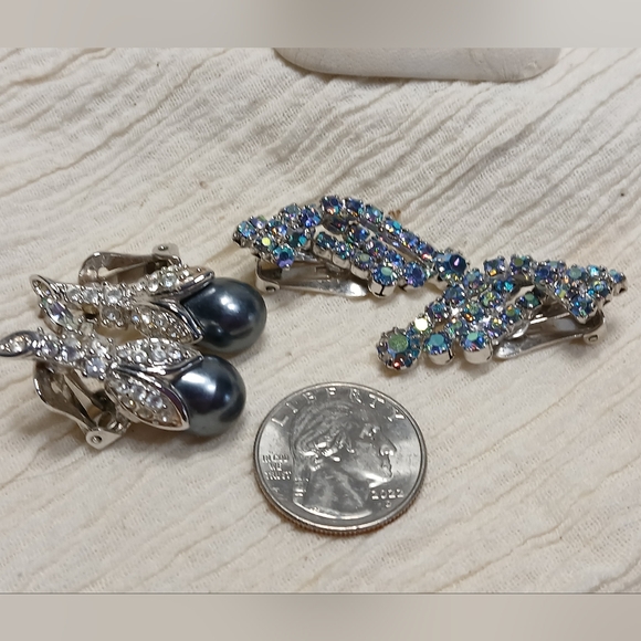 2 Pairs CLIP Earrings, Faux Black Pearl and Blue Aroura Borealis Rhinestones - Picture 2 of 6